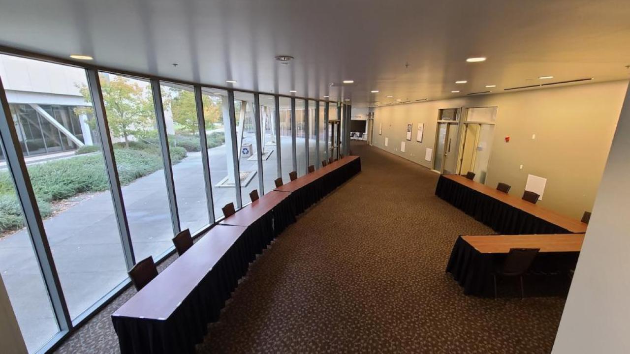 conference-center-lobby-vendor-style